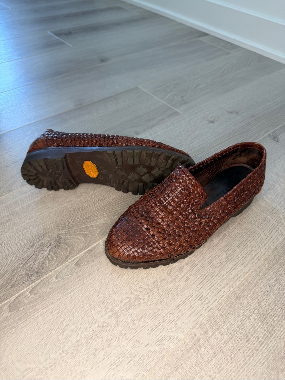 Cole Haan Woven Leather Loafers Brown Vibram Lug Sole Slip On Womens Sz 9 B